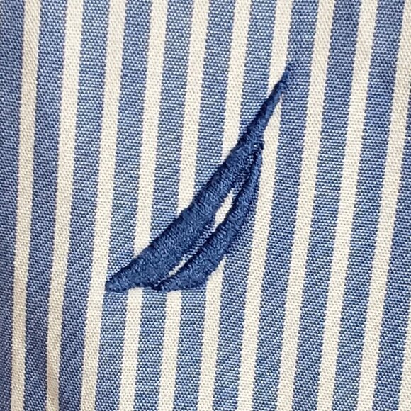 Nautica - Mens Blue and White Stripe Button Down Cotton Shirt.  Size Large - Picture 5 of 7